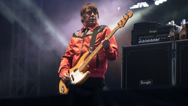 Oasis Honors Mani: 'Live Forever' and 'Rock N Roll Star' Tribute